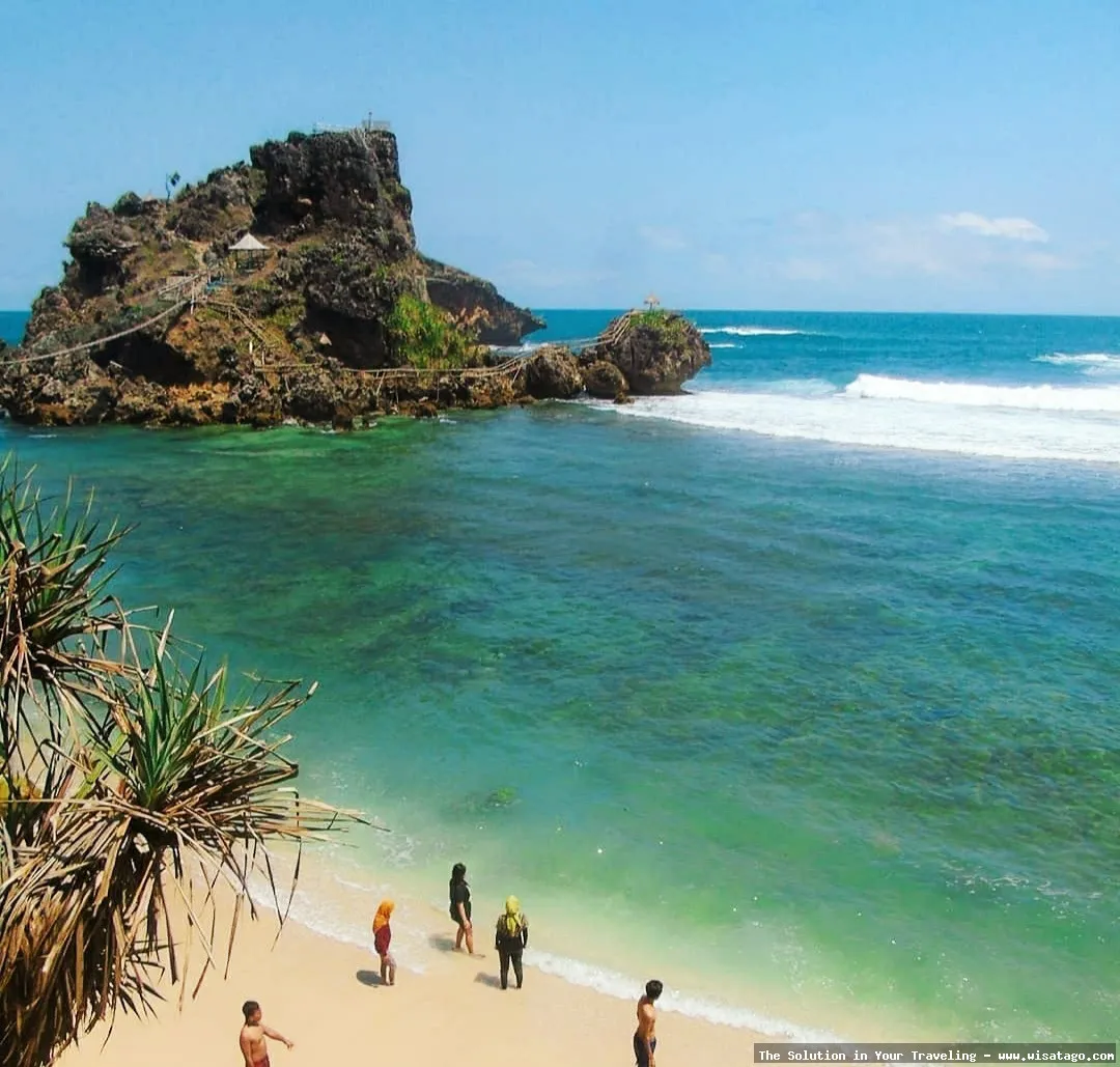 Pantai Nglambor, surga snorkeling tersembunyi