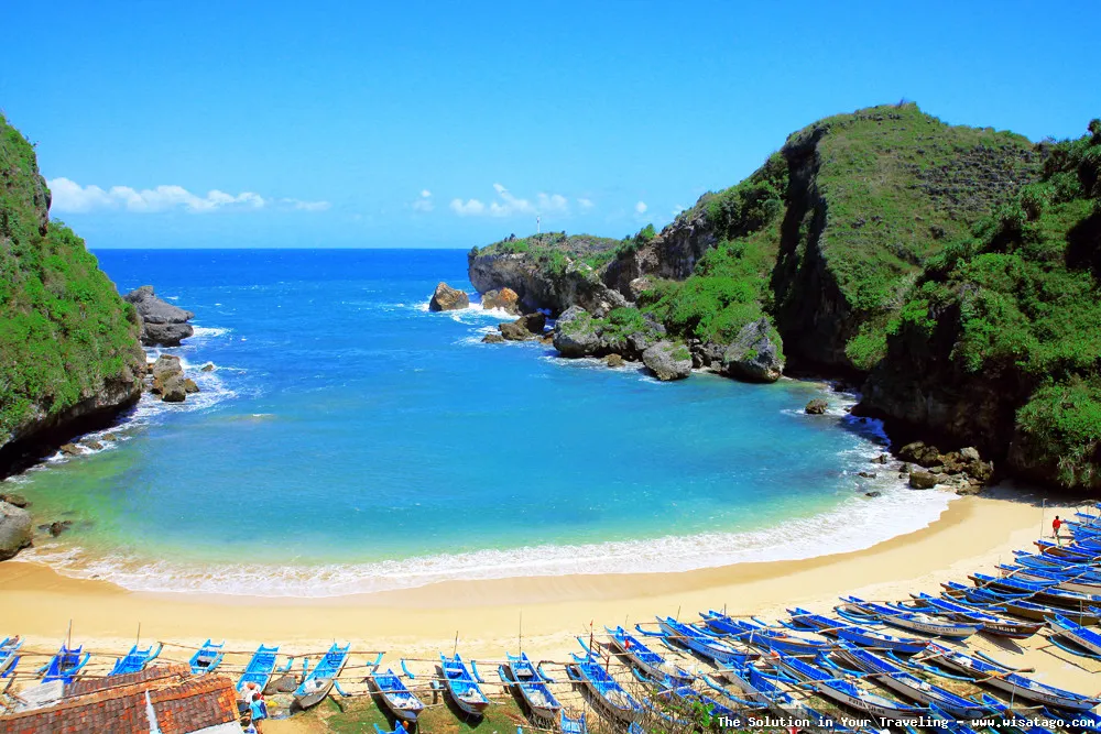 Pantai Nglambor, surga snorkeling Yogyakarta.