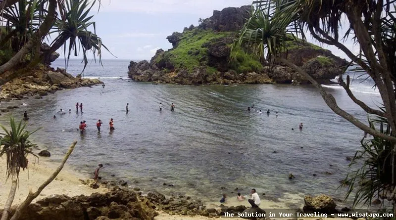 Pantai Nglambor GunungKidul yang mempesona.