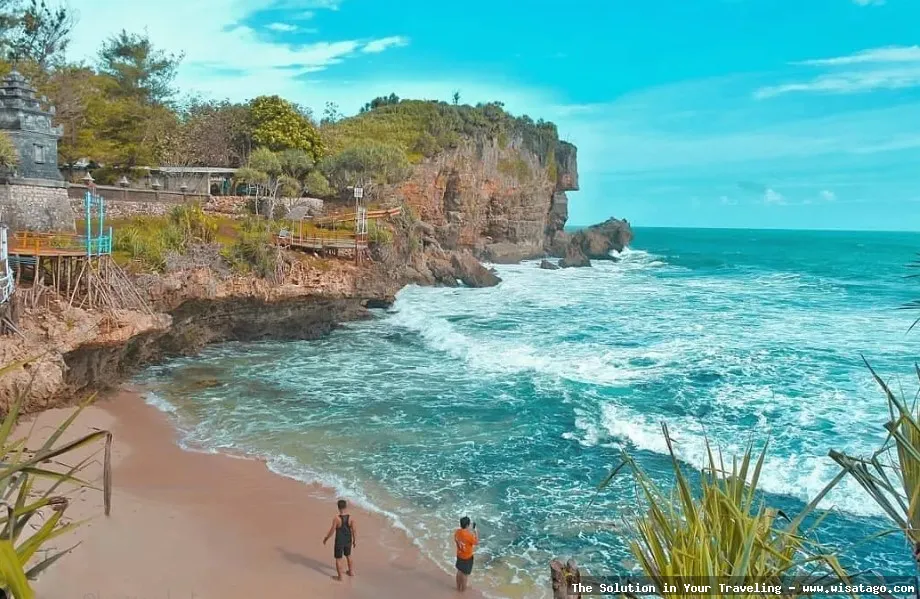 Pantai Nglambor GunungKidul yang mempesona.