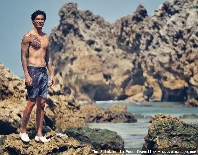 Pantai Nglambor GunungKidul yang mempesona.