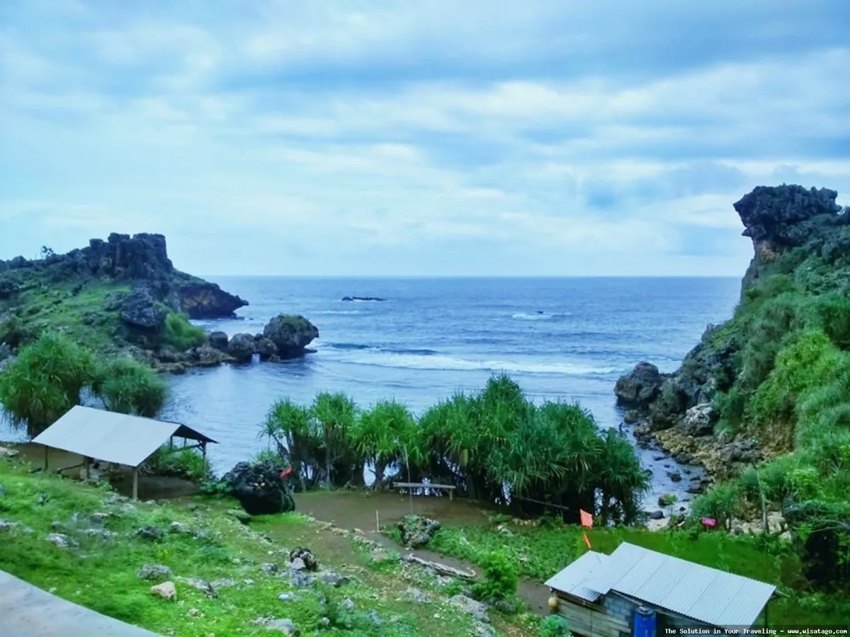 Pantai Nglambor GunungKidul yang menawan.