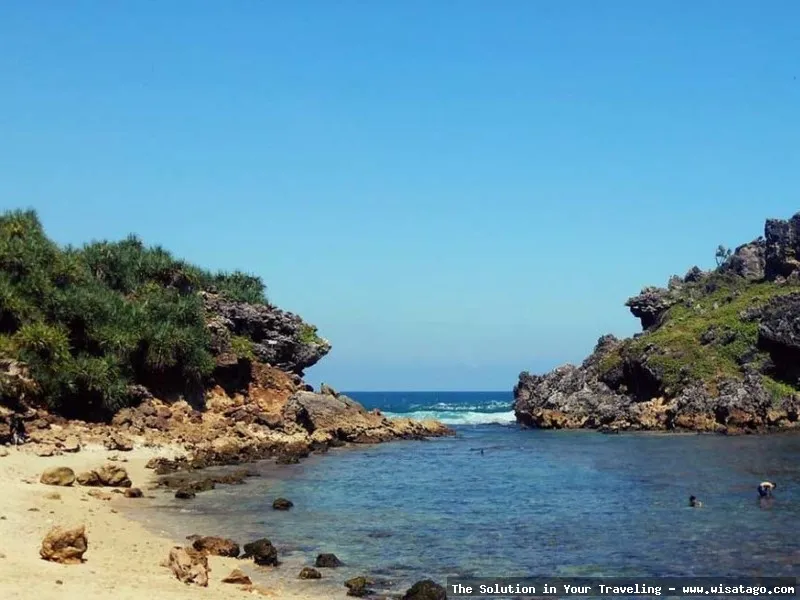 Pantai Nglambor GunungKidul yang mempesona.