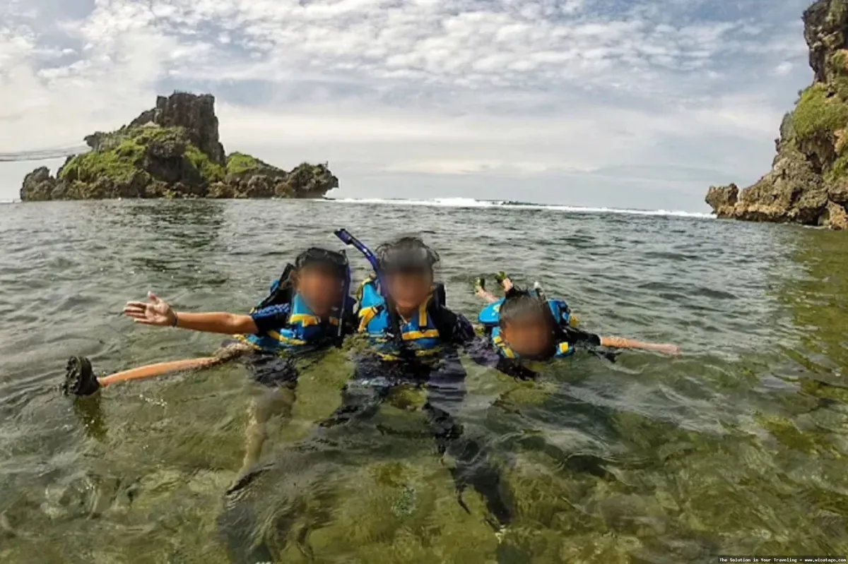 Pantai Nglambor GunungKidul yang mempesona