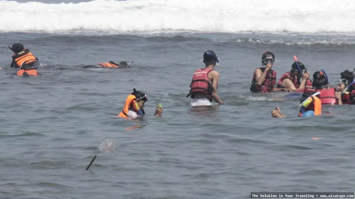 Pantai Nglambor GunungKidul yang memesona