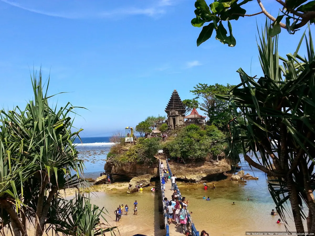 Pantai Ngliyep Malang yang menawan