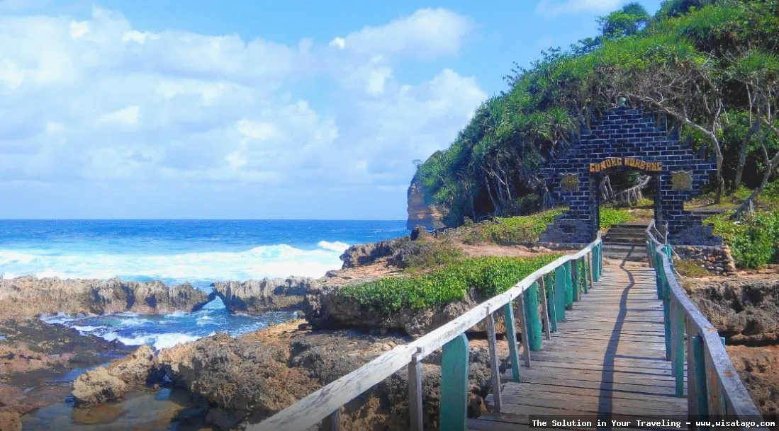 Pantai Ngliyep Malang, pemandangan indah.