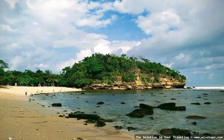 Pantai Ngliyep Malang: keindahan alami