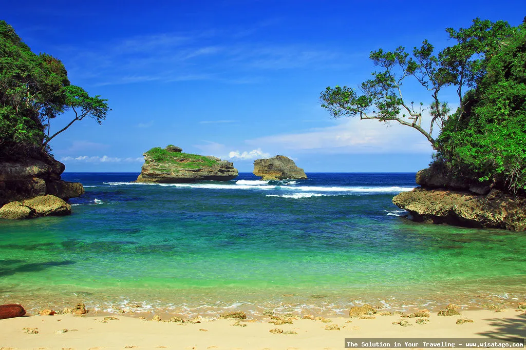 Pantai Ngliyep Malang yang menawan