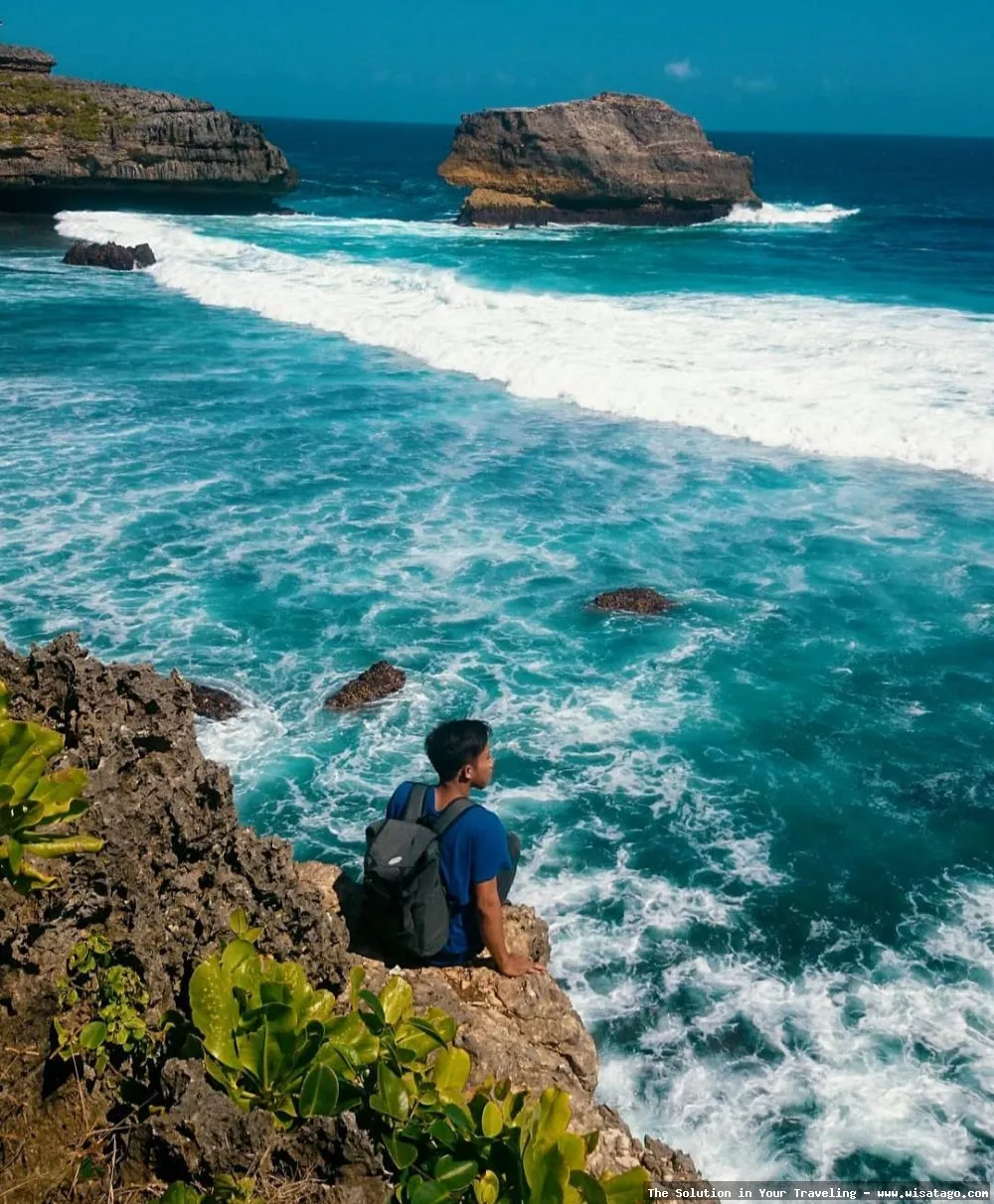 Pantai Ngliyep Malang yang menawan.