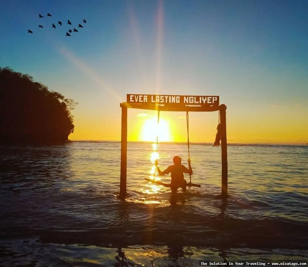 Pantai Ngliyep Malang, pemandangan eksotis