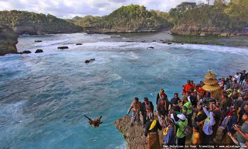 Pantai Ngliyep Malang yang menawan
