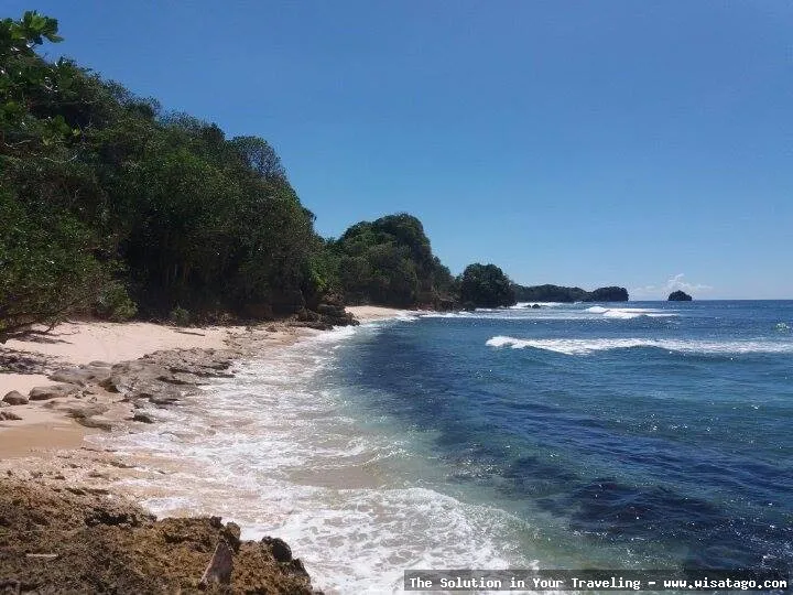 Pantai Nglurung, keindahan alam Pacitan