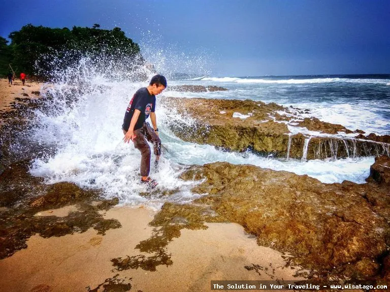 Pantai Nglurung, keindahan pesisir Yogyakarta.
