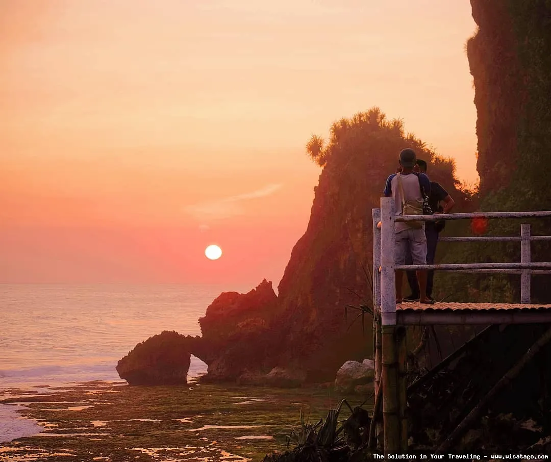 Pantai Ngobaran: pesona pantai selatan.