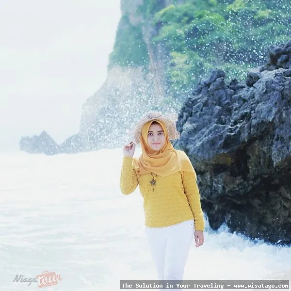 Pantai Ngobaran, pesona laut selatan