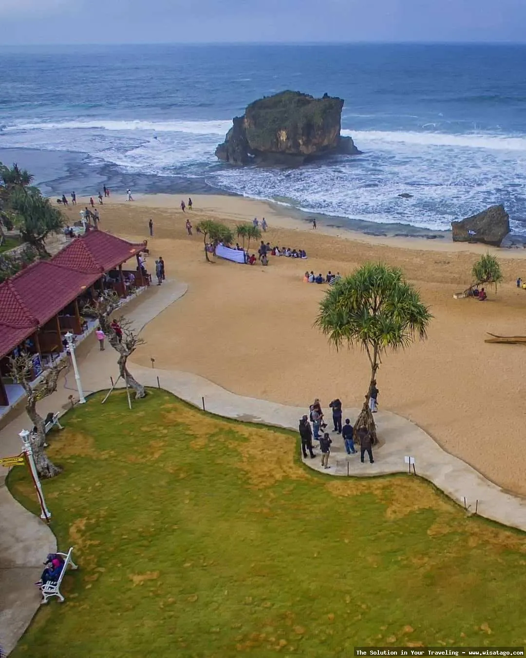 Pantai Ngrawe: Tips, Harga Tiket, Kuliner, Lokasi, Fasilitas dan Spot Pantai Ngrawe: Tips, Harga Tiket, Kuliner, Lokasi, Fasilitas dan Spot