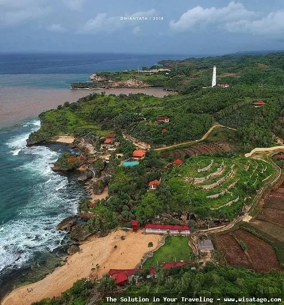 Pantai Ngrawe, pasir putih memukau