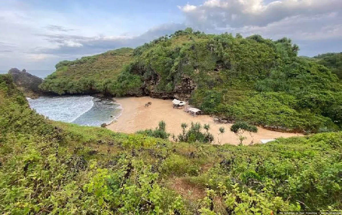 Pantai Ngrenehan Gunungkidul yang menawan hati