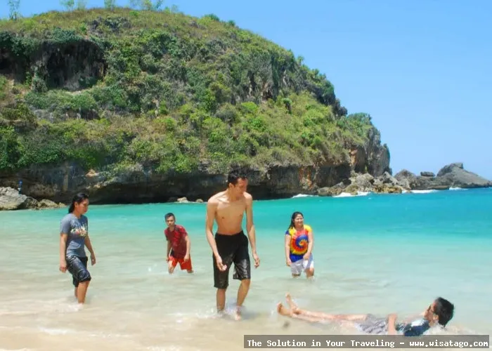 Pantai Ngrenehan Gunungkidul, pesona baharinya