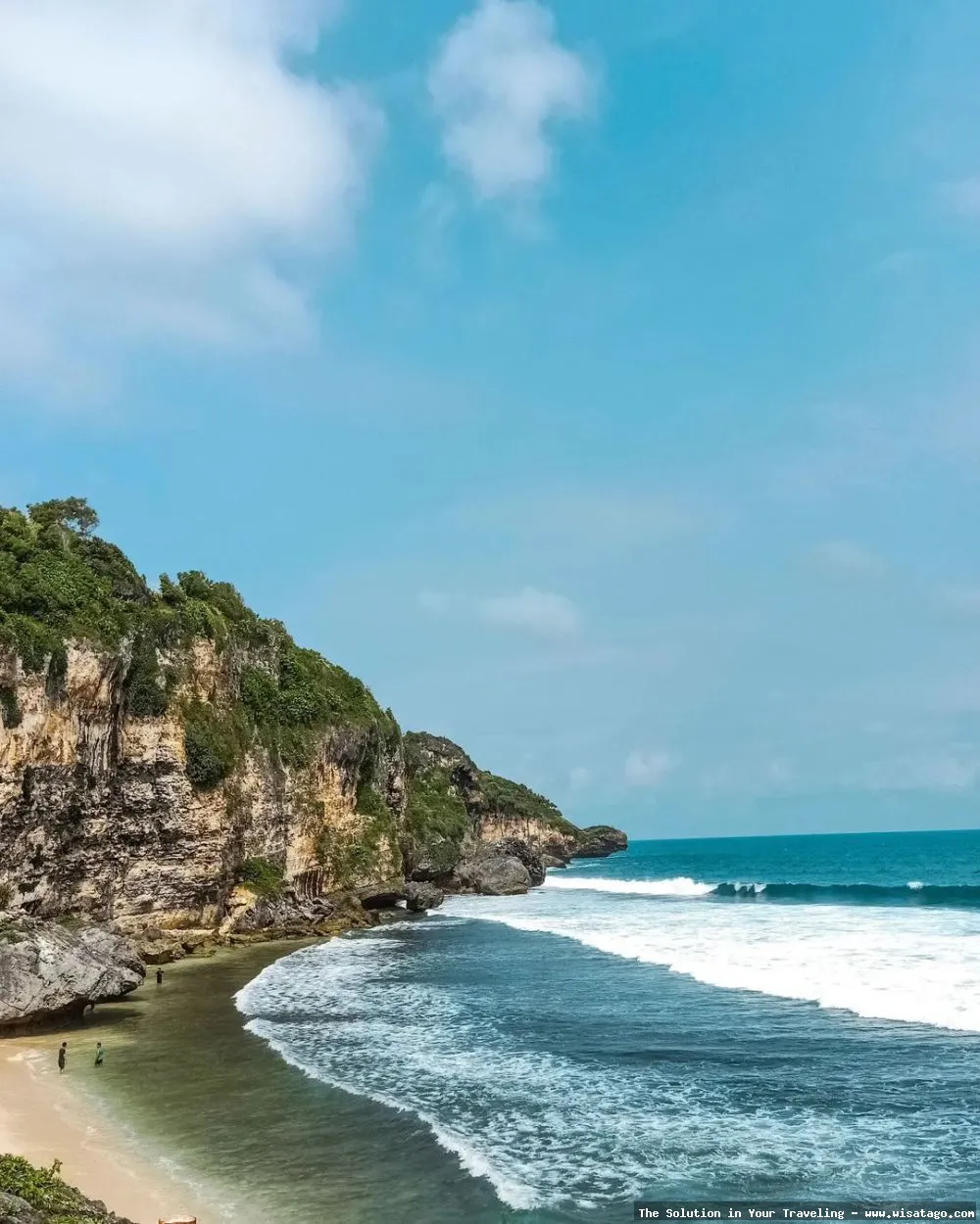 Pantai Ngrumput, pemandangan alam menawan