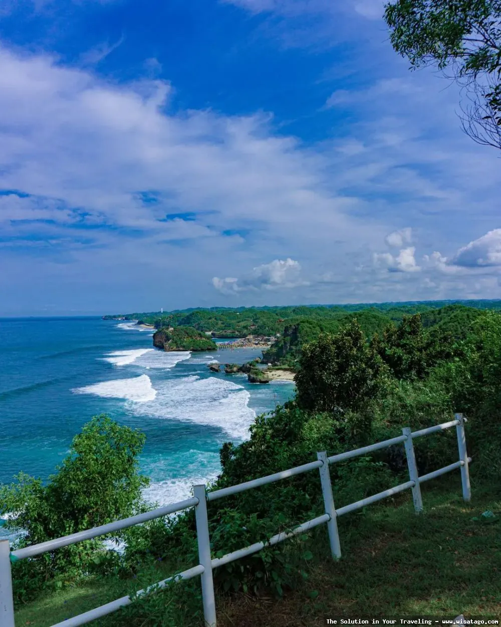 Pantai Ngrumput, keindahan alam Gunungkidul