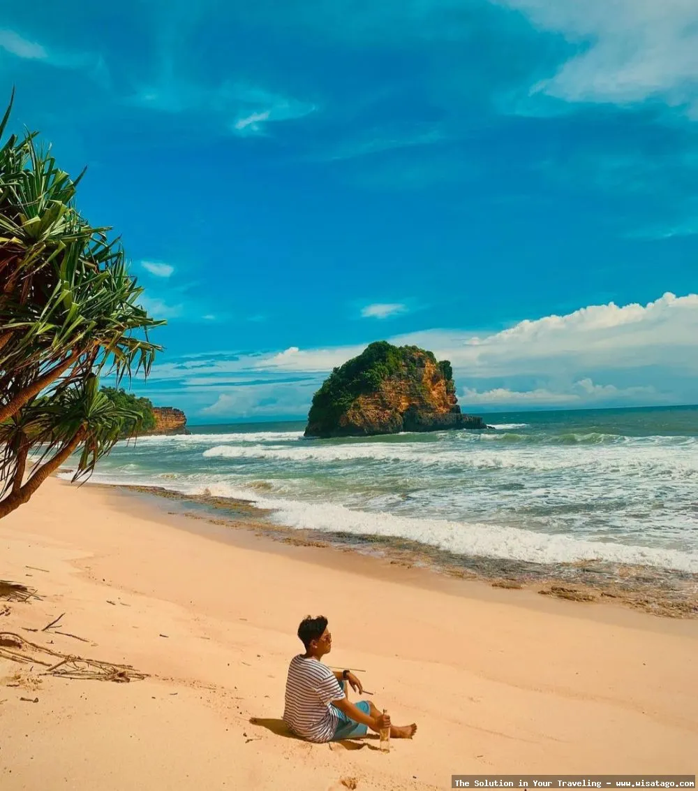 Pantai Ngudel: Tips, Harga Tiket, Kuliner, Lokasi, Fasilitas dan Spot Pantai Ngudel: Tips, Harga Tiket, Kuliner, Lokasi, Fasilitas dan Spot