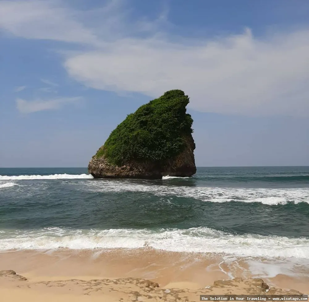 Pantai Ngudel, pesona pantai selatan.
