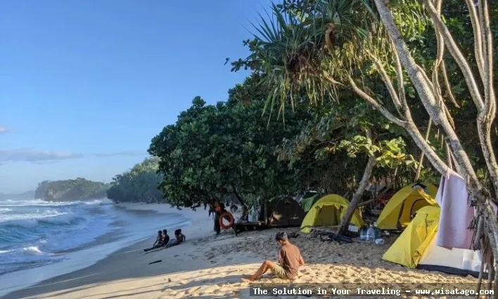 Pantai Ngudel, pasir putih yang menawan