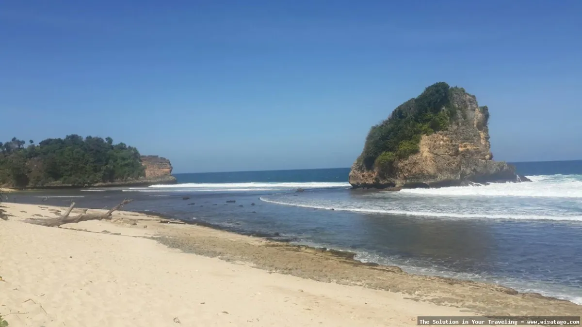 Pantai Ngudel, pesona pantai selatan.