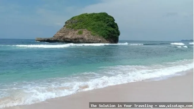 Pantai Ngudel, pesona pantai selatan.