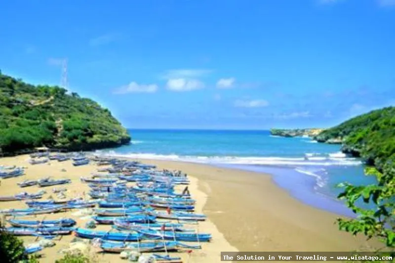 Pantai Nguluran, tebing karang eksotis