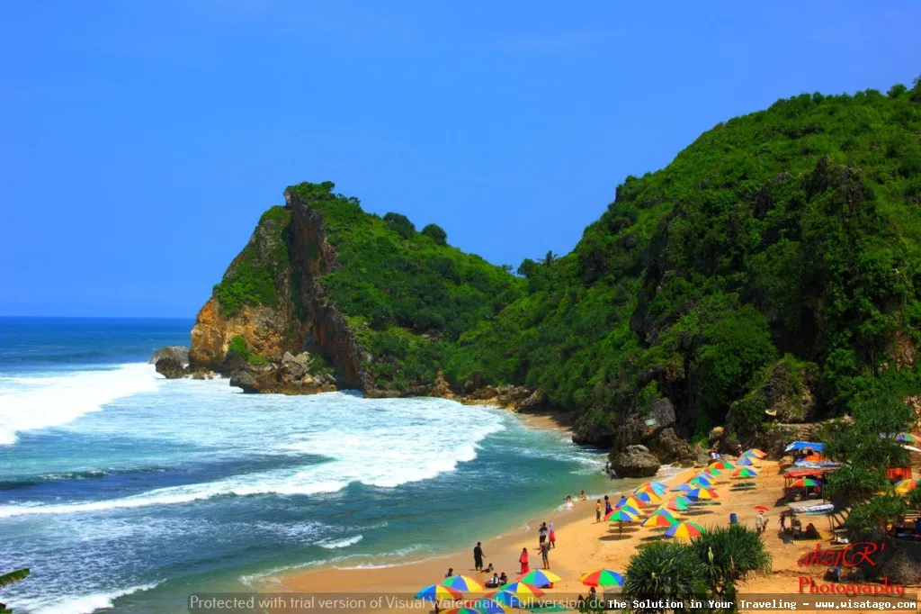 Pantai Nguyahan, keindahan pantai selatan.