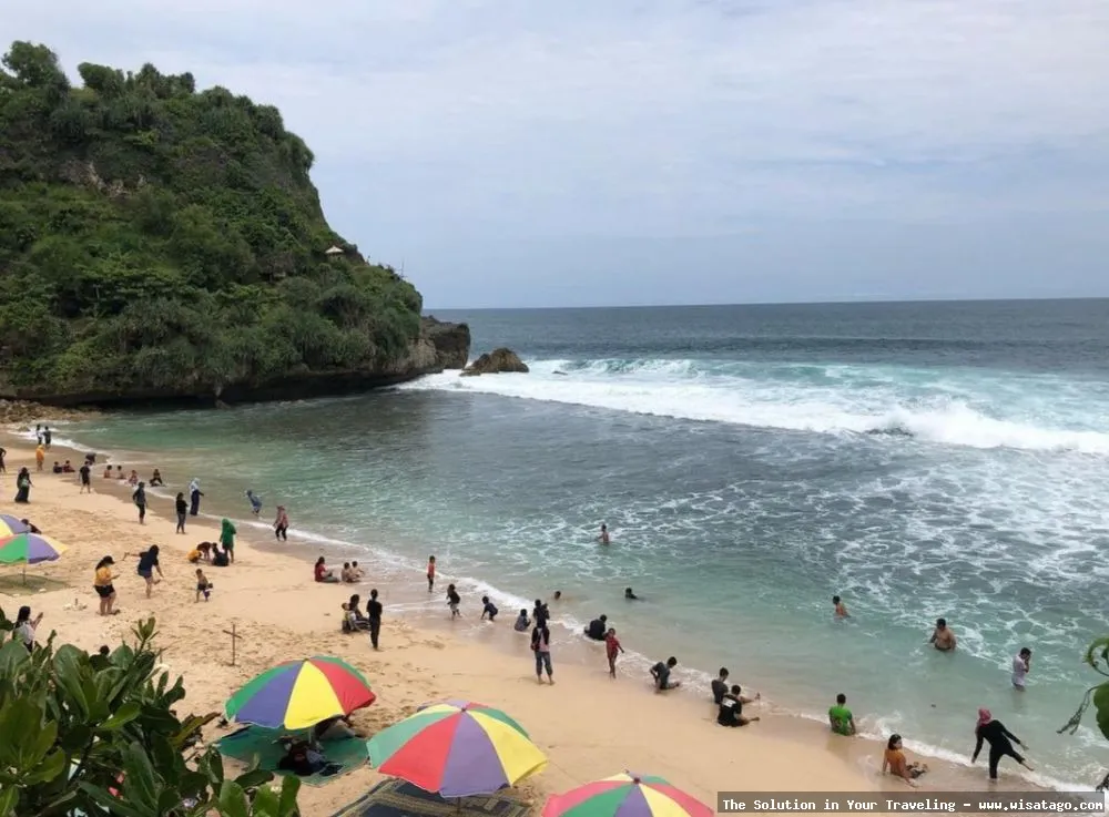 Pantai Nguyahan, pesona pantai selatan.