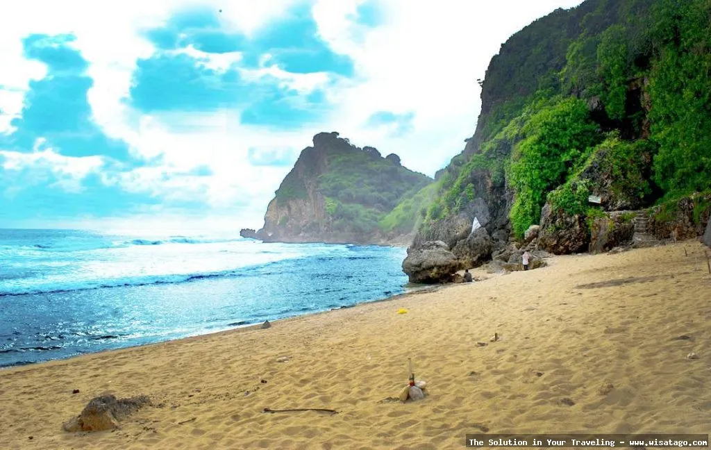 Pantai Nguyahan, pasir putih mempesona