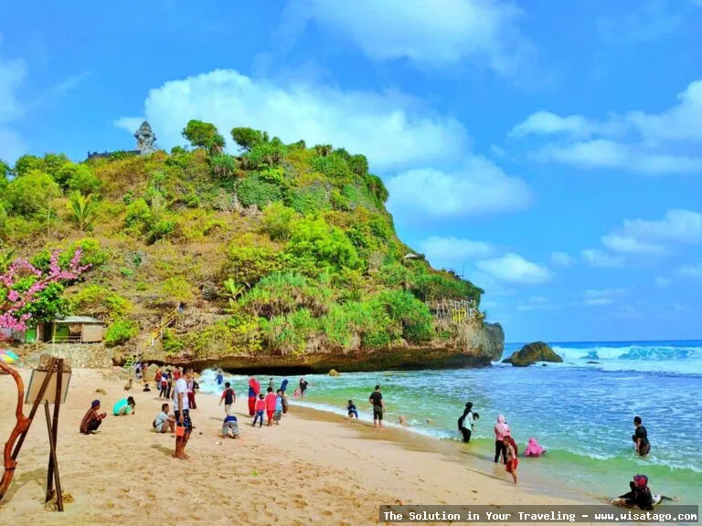 Pantai Nguyahan, pesona pantai selatan.