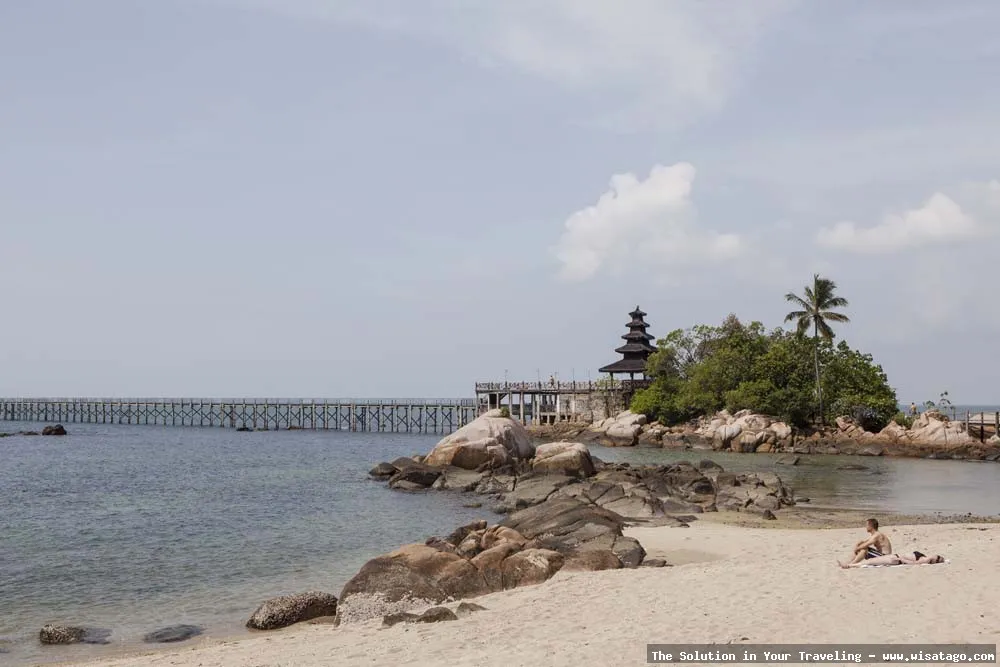 Pantai Nongsa, pemandangan laut memukau