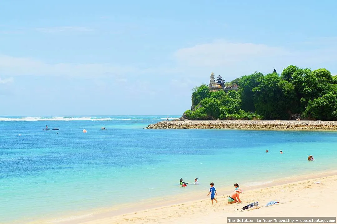 Pantai Nusa Dua berpasir putih indah