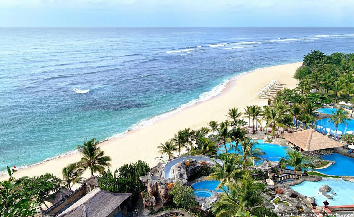 Pantai Nusa Dua berpasir putih indah