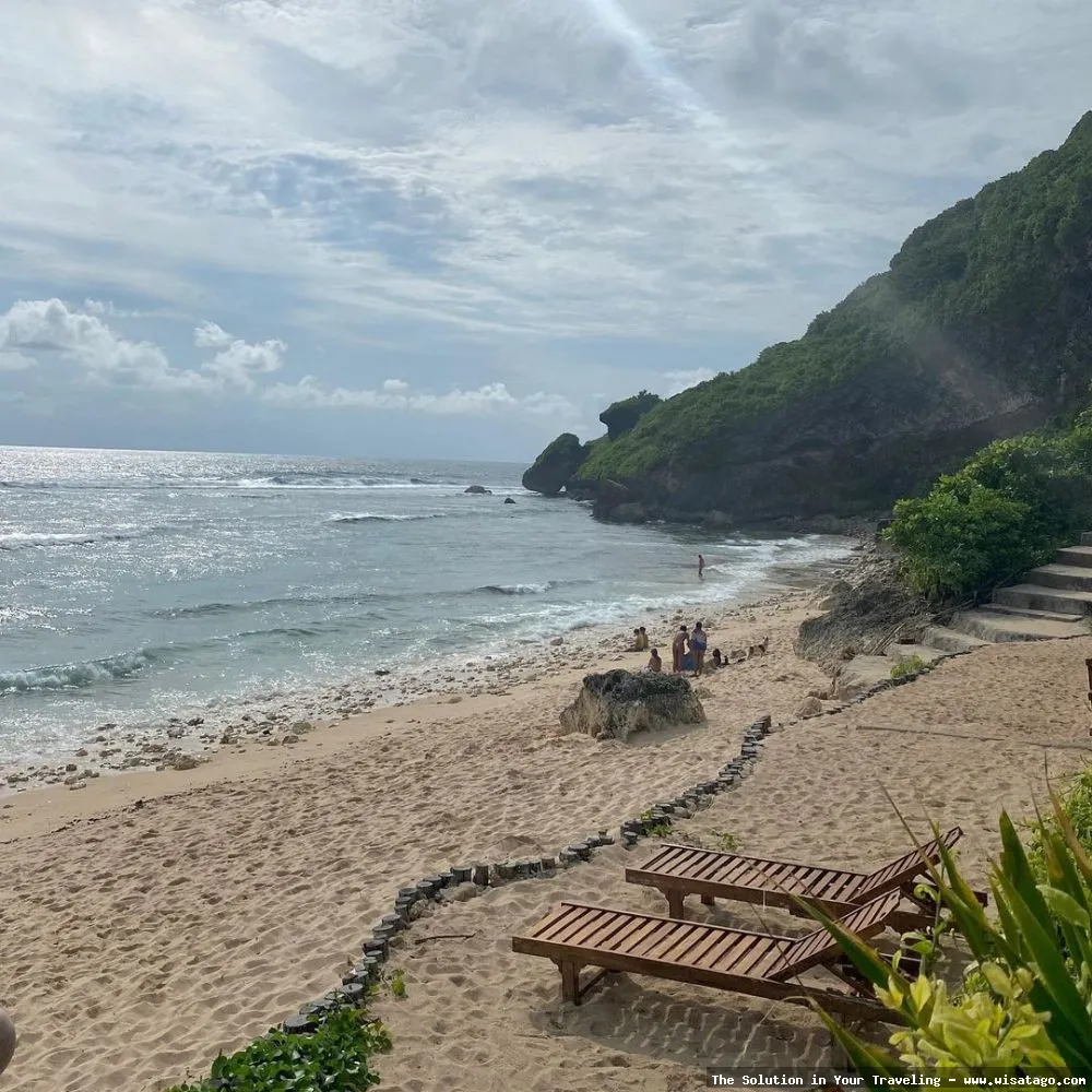 Pantai Nyang Nyang: pasir putih menawan