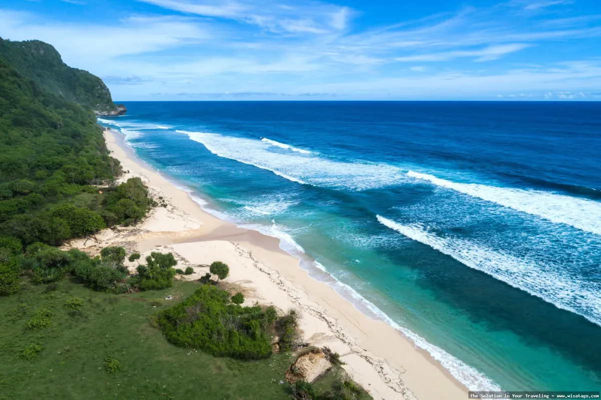 Pantai Nyang Nyang: pasir putih eksotis