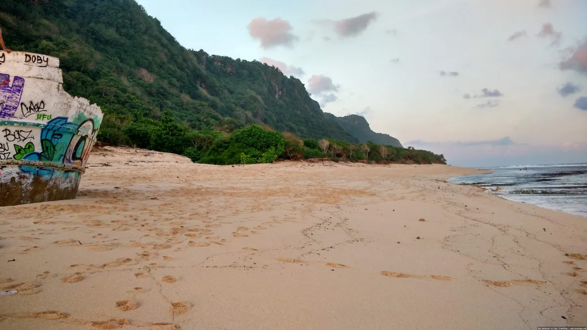 Pantai Nyang Nyang: keindahan tersembunyi Bali