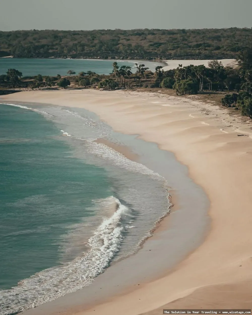 Pantai Oetune, keindahan pasir berbisik.