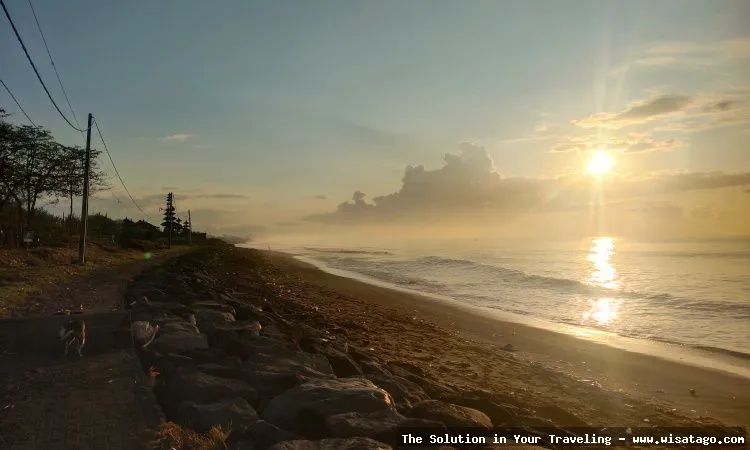 Pantai Padang Galak memukau saat senja