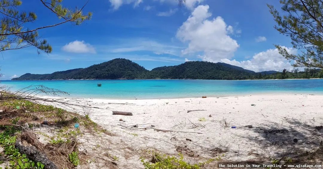 Pantai Padang Melang, pasir putih alami
