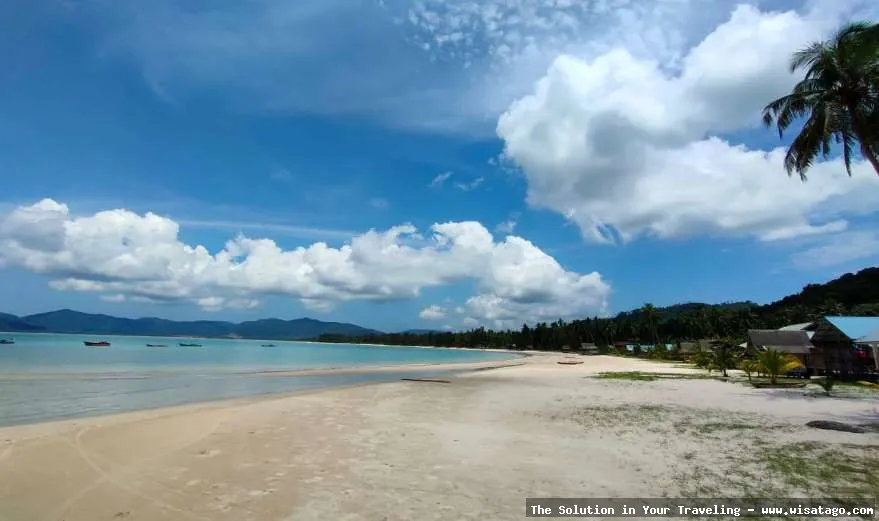 Pantai Padang Melang: pasir putih menawan