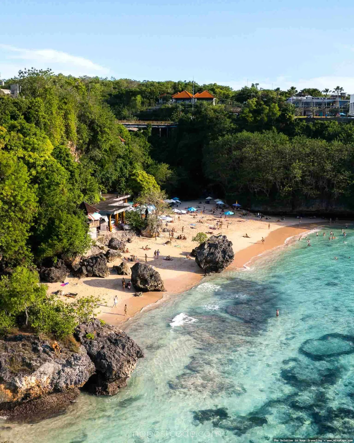 Pantai Padang Padang: Tips, Harga Tiket, Kuliner, Lokasi, Fasilitas dan Spot Pantai Padang Padang: Tips, Harga Tiket, Kuliner, Lokasi, Fasilitas dan Spot