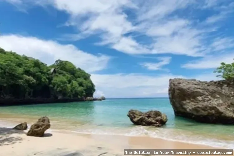 Pantai Padang Padang yang eksotis memukau