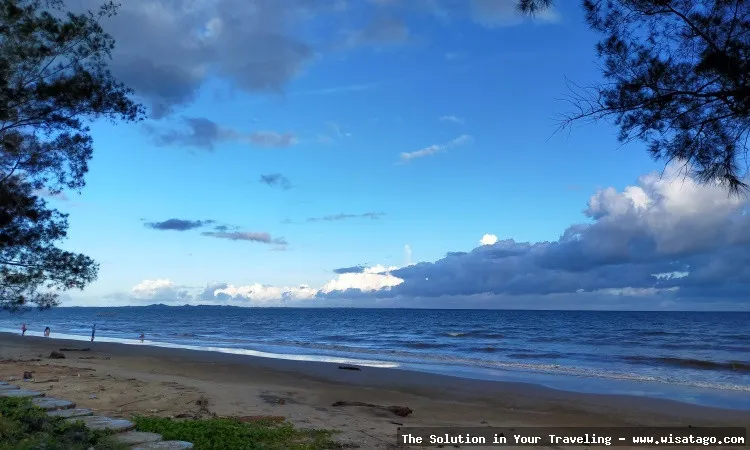 Pantai Pagatan dengan pasir putihnya