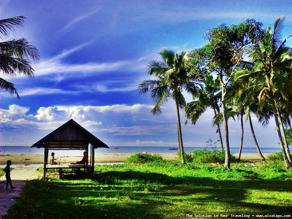 Pantai Pagatan dengan pasir putihnya